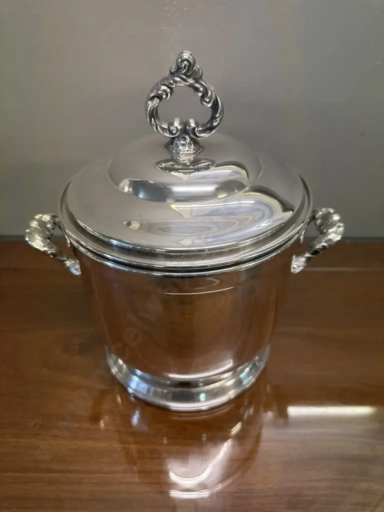 Oneida Victorian Style Silver Plated Ice Bucket With Lid Image 1++