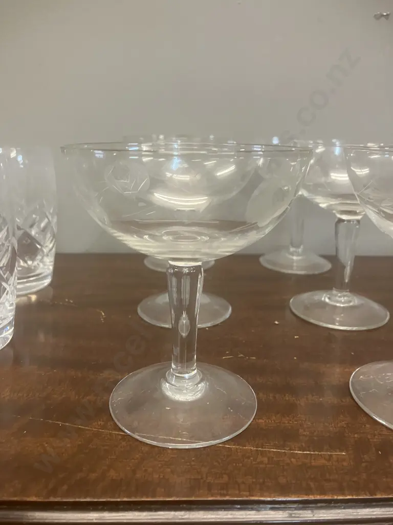 Assorted Glassware Image 1++