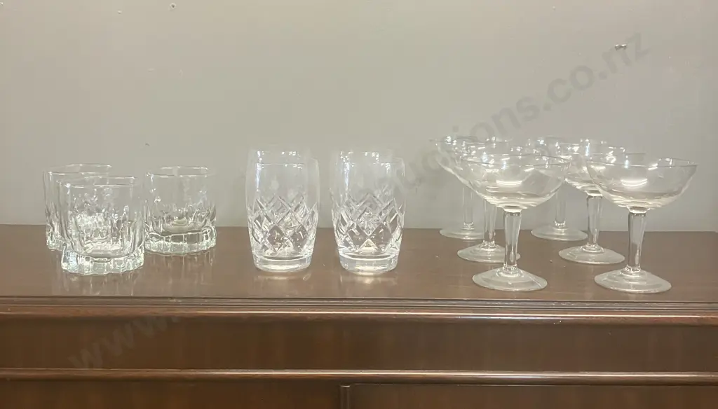 Assorted Glassware Image 1++