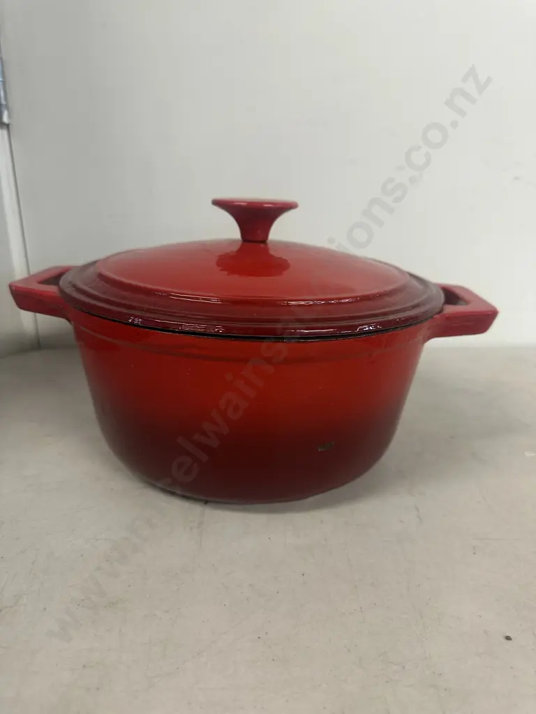 Simon Gault Cast Iron Round Lidded Casserole Dish Dia25cm. Image 1++