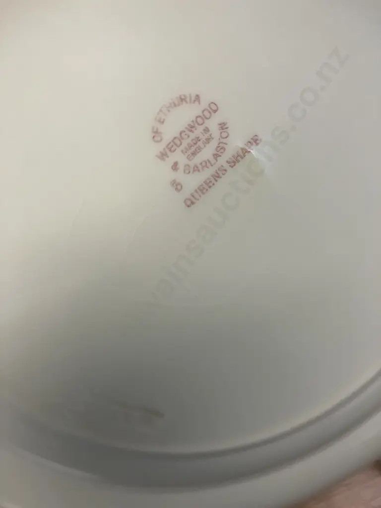 A Queens Shape 'Queens Plain' Dinner Plate by Wedgwood - England Image 1++