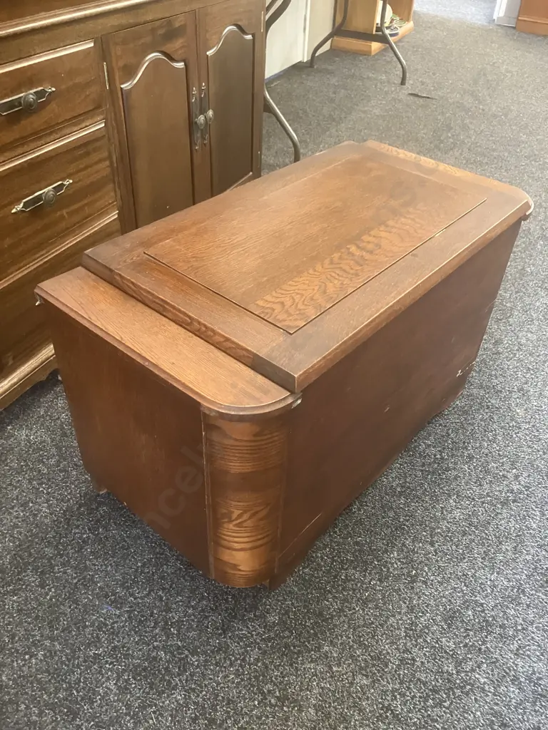 Mid-Century Art Deco Oak Blanket Bow With Inner Tray. H52 W91 D44cm Image 1++