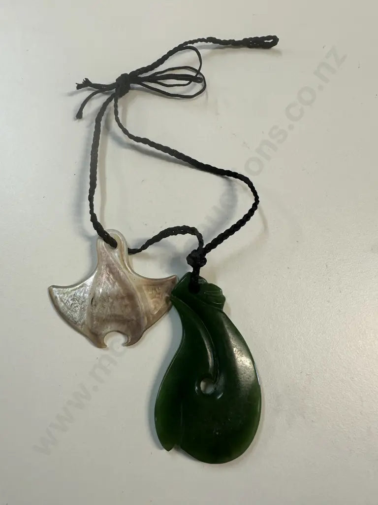 Plaited Necklace With Pounamu Pendant 7cm & Shell Pendant Image 1++