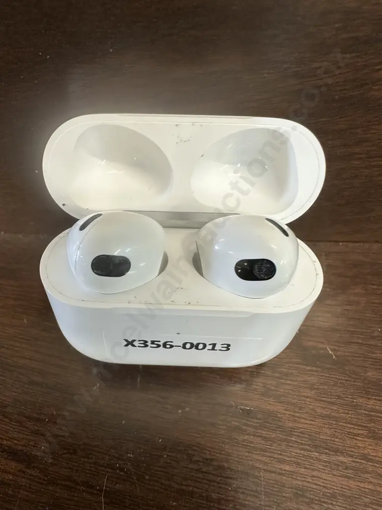 Apple Airbuds With Case Image 1++