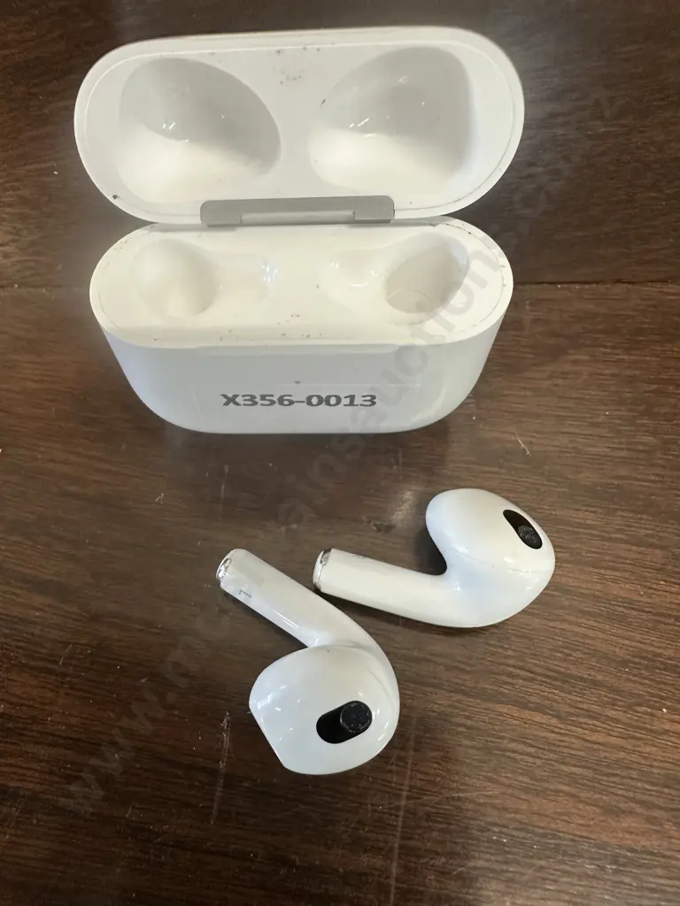 Apple Airbuds With Case Image 1++