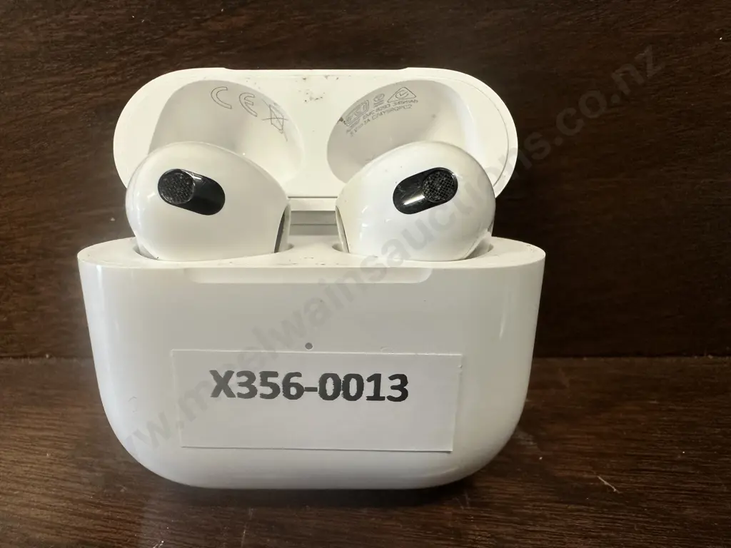 Apple Airbuds With Case Image 1++