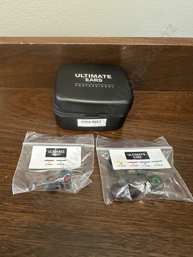 Ultimate Ears Box & Contents Image 1++
