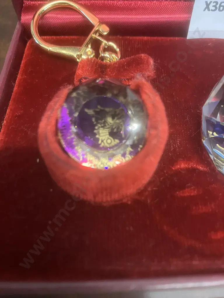 Vintage Swarovski 'Hong Kong' Paperweight & Keychain In Swarovski Box Image 1++