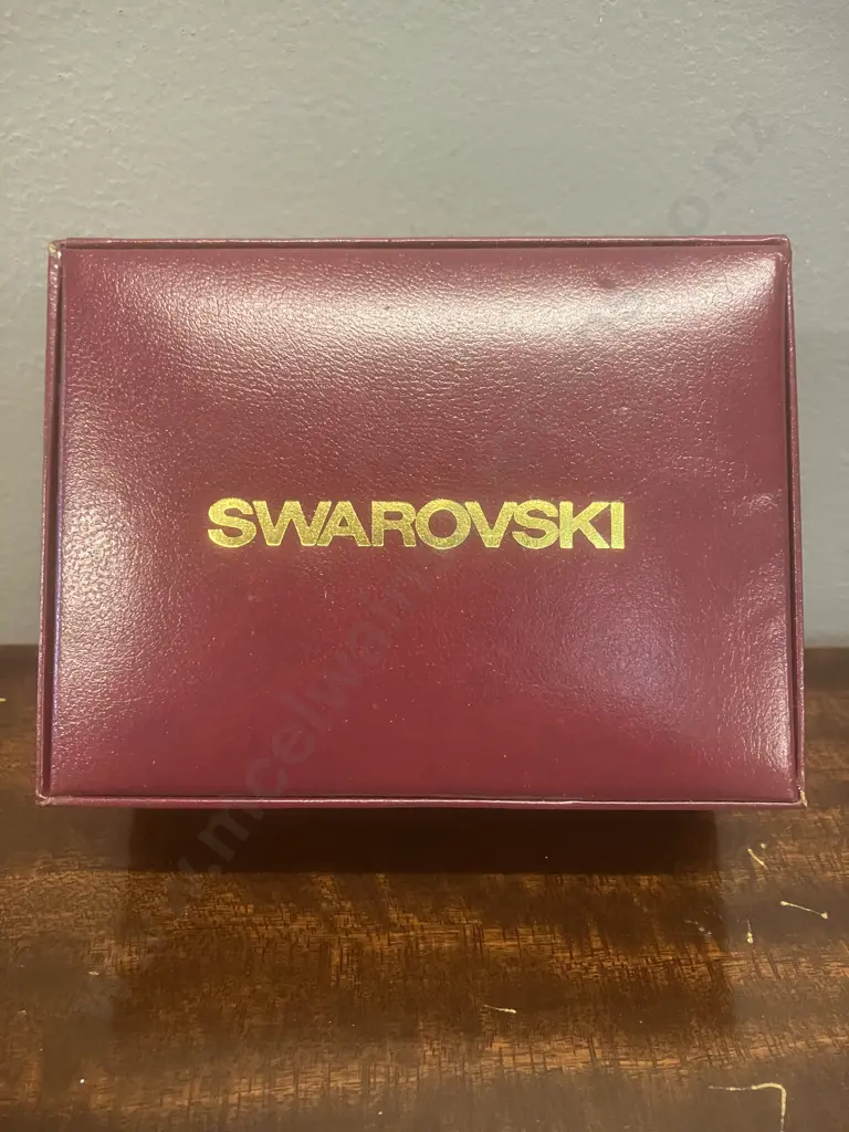 Vintage Swarovski 'Hong Kong' Paperweight & Keychain In Swarovski Box Image 1++