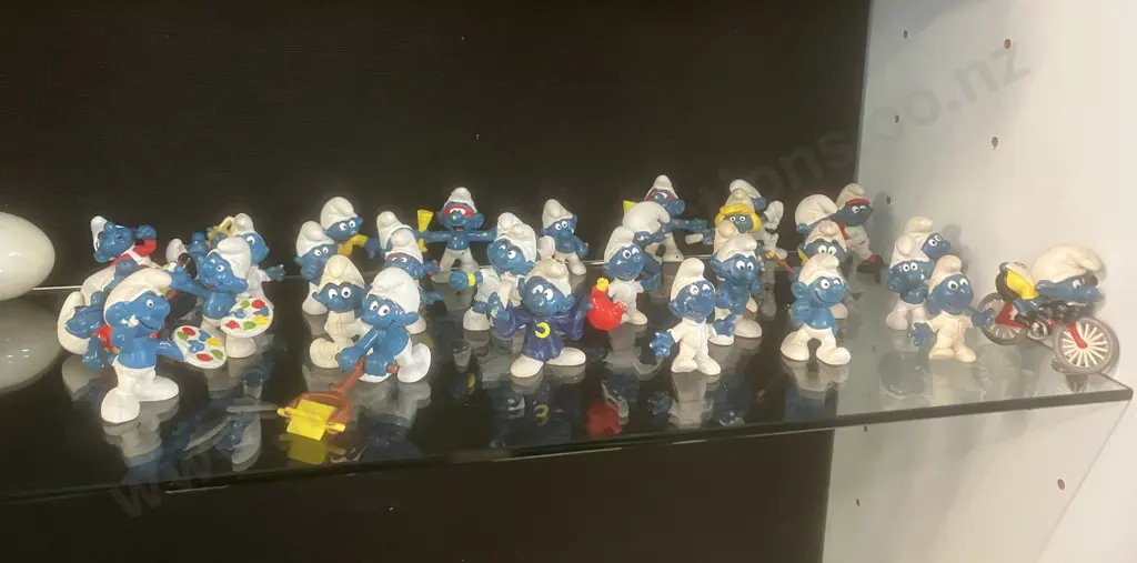 Lot of Vintage Smurfs x 34 Image 1++