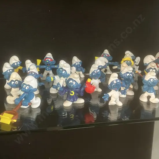 Lot of Vintage Smurfs x 34