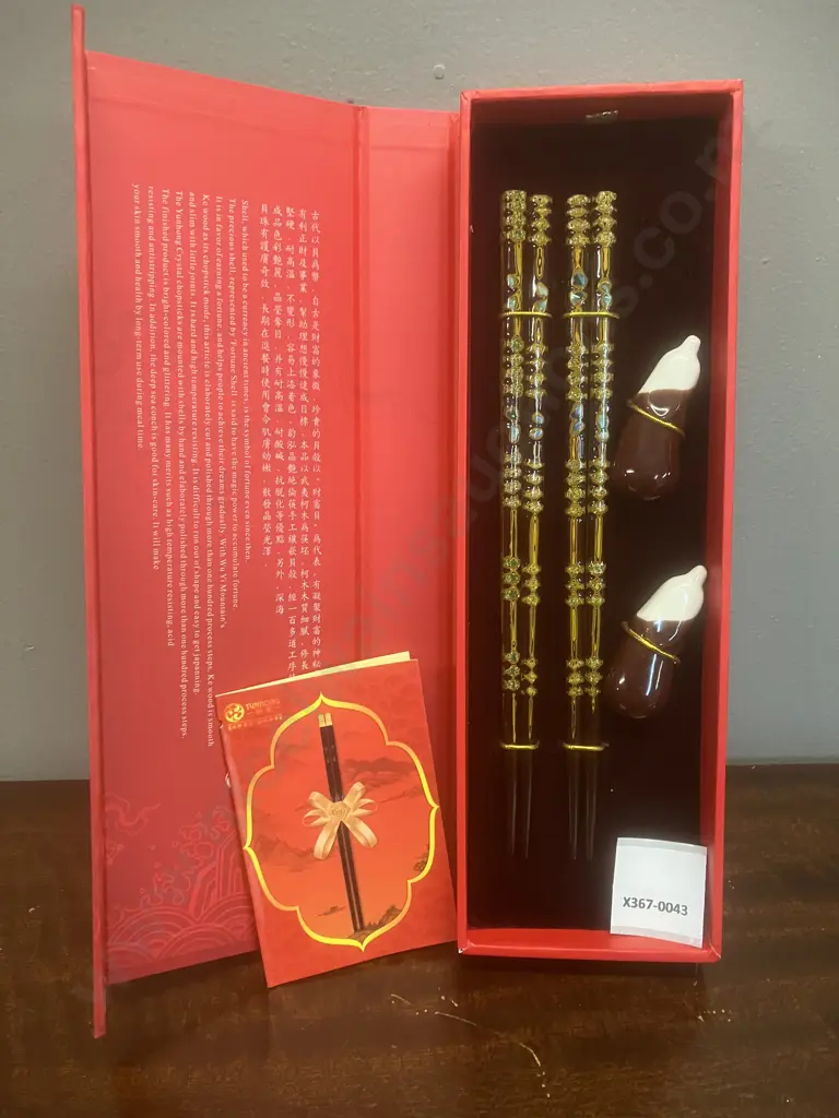 Yunhong Chopsticks With Rests In Presentation Box Image 1++