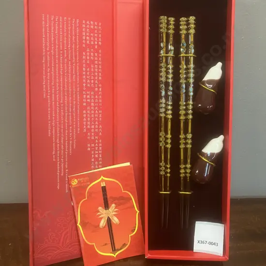 Yunhong Chopsticks With Rests In Presentation Box