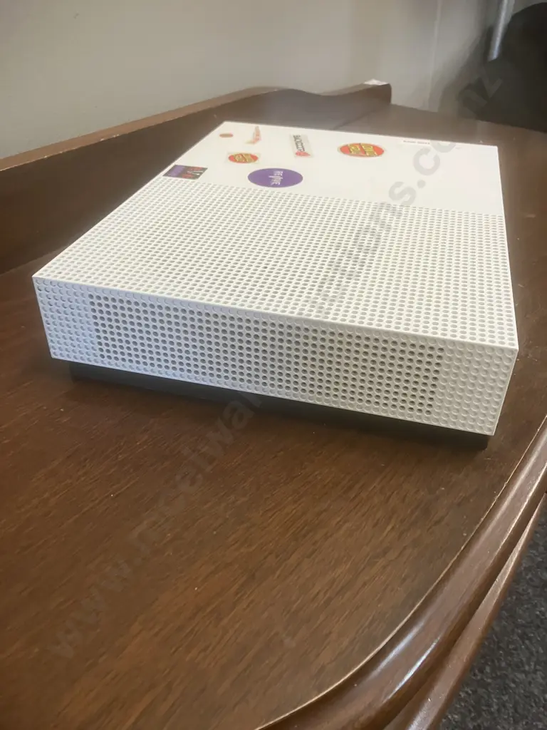 Xbox One S - Model 1681 (Console Only Sold As-Is) 2018 Serial #165653283616 Image 1++