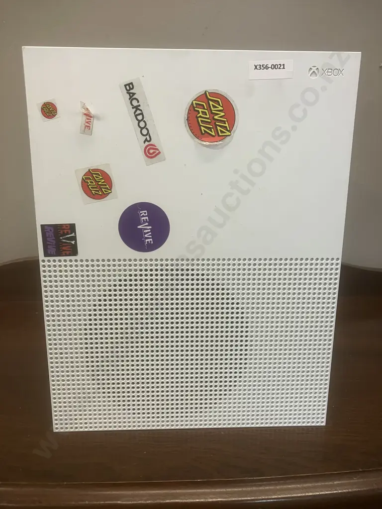 Xbox One S - Model 1681 (Console Only Sold As-Is) 2018 Serial #165653283616 Image 1++