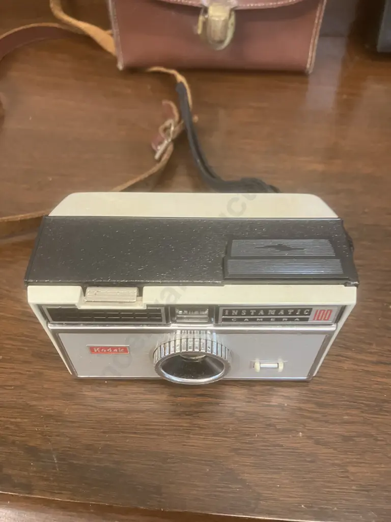 Vintage German Agfamatic 2008 Pocket Sensor 110 Camera & Case. 1960s Kodak Instamatic 100 Film Camera With Leather Case Image 1++