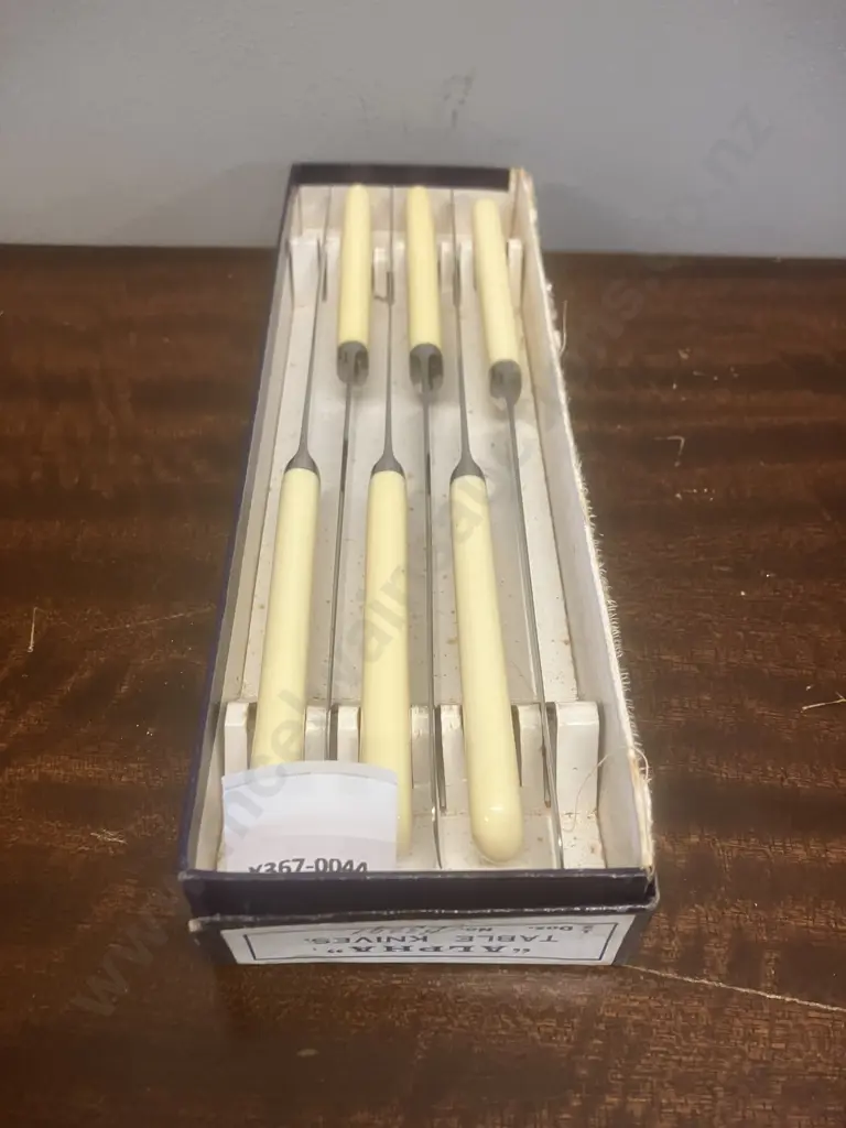 W. Whiteley Ltd Sheffield Cutlery Butter Knives - Box of Six Image 1++