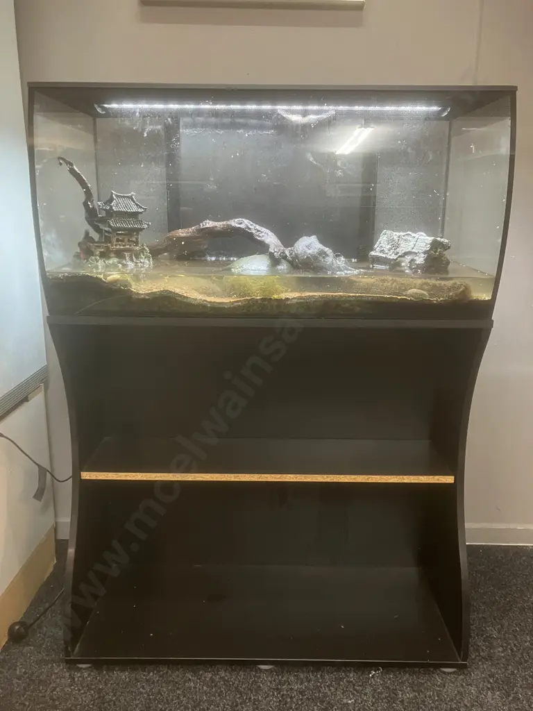 Fluval Flex 123 Litre Aquarium With Flex Cabinet & Assorted Aquarium Items. H114 W82.5 D39.5cm Image 1++