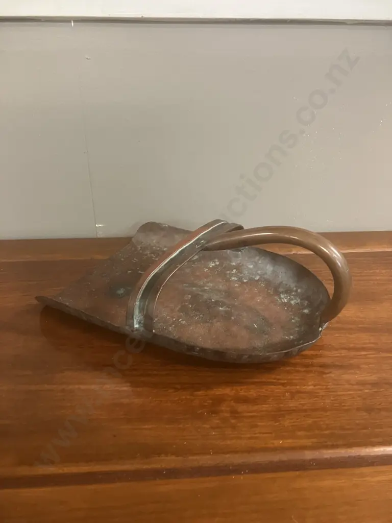 Vintage Copper Dust Pan Image 1++