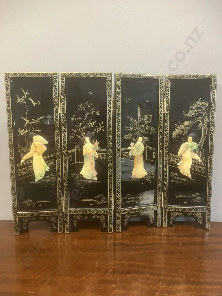 Vintage Chinese Lacquer Tabletop Folding Screen. 60 x 46cm Image 1++