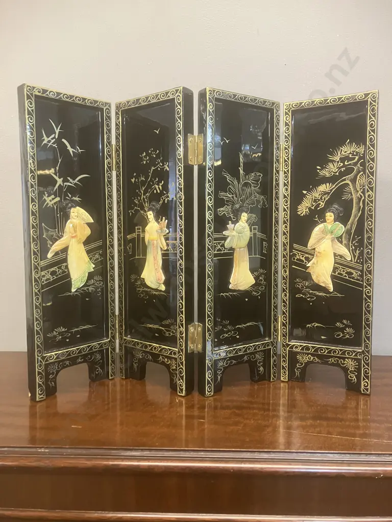 Vintage Chinese Lacquer Tabletop Folding Screen. 60 x 46cm Image 1++