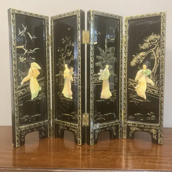 Vintage Chinese Lacquer Tabletop Folding Screen. 60 x 46cm