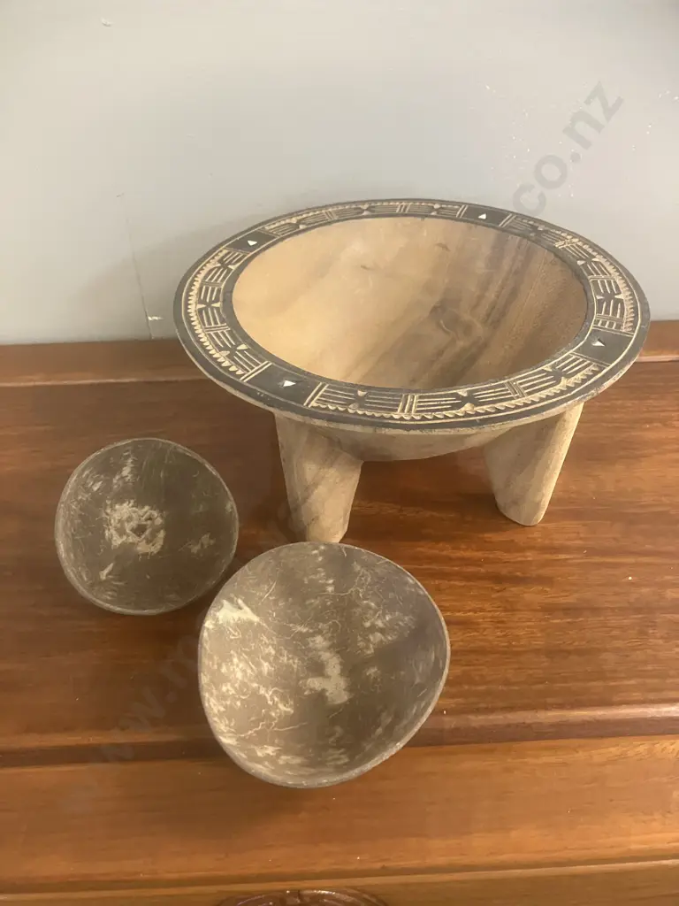 24cm Top Carved Tanoa / Kava Bowl With 2 x Coconut Shell Bilo Image 1++
