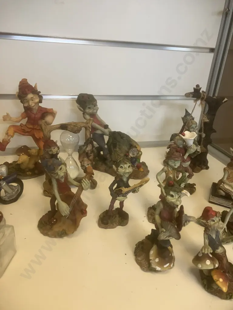 Pixie Figurines x 23 Image 1++