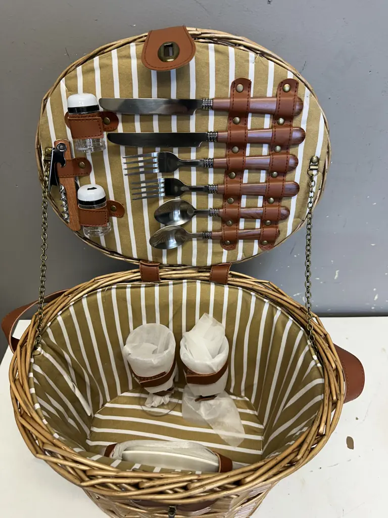 New Woven Cane Hamper Set Image 1++