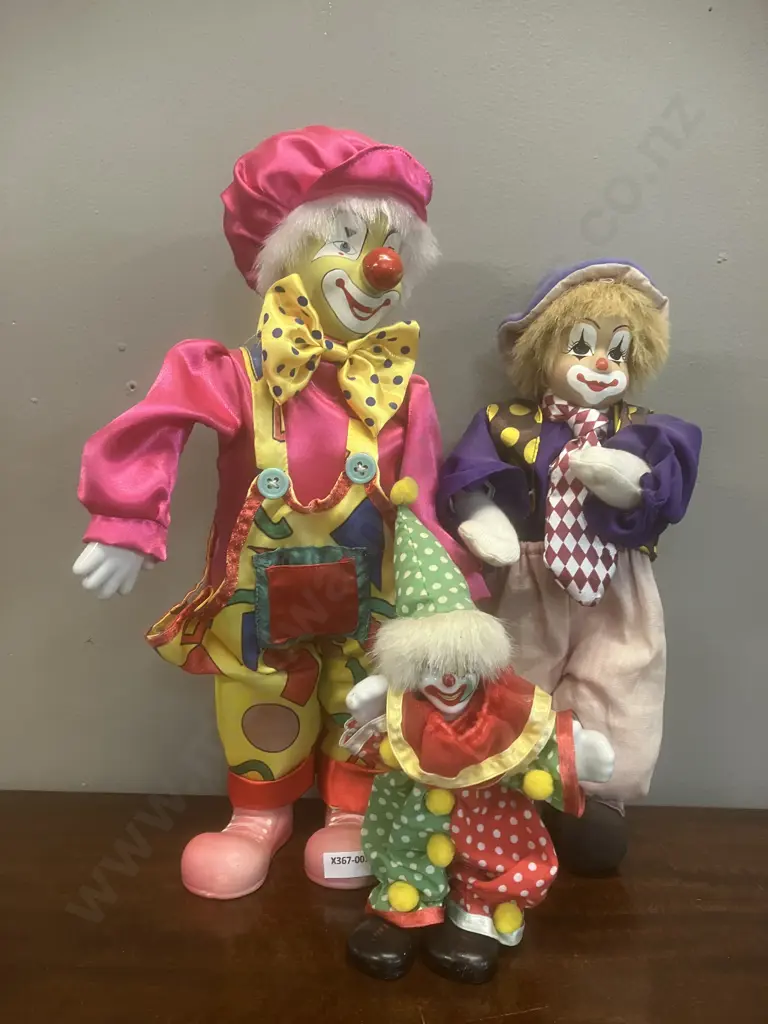 Three Clown Dolls (One Musical) Image 1++