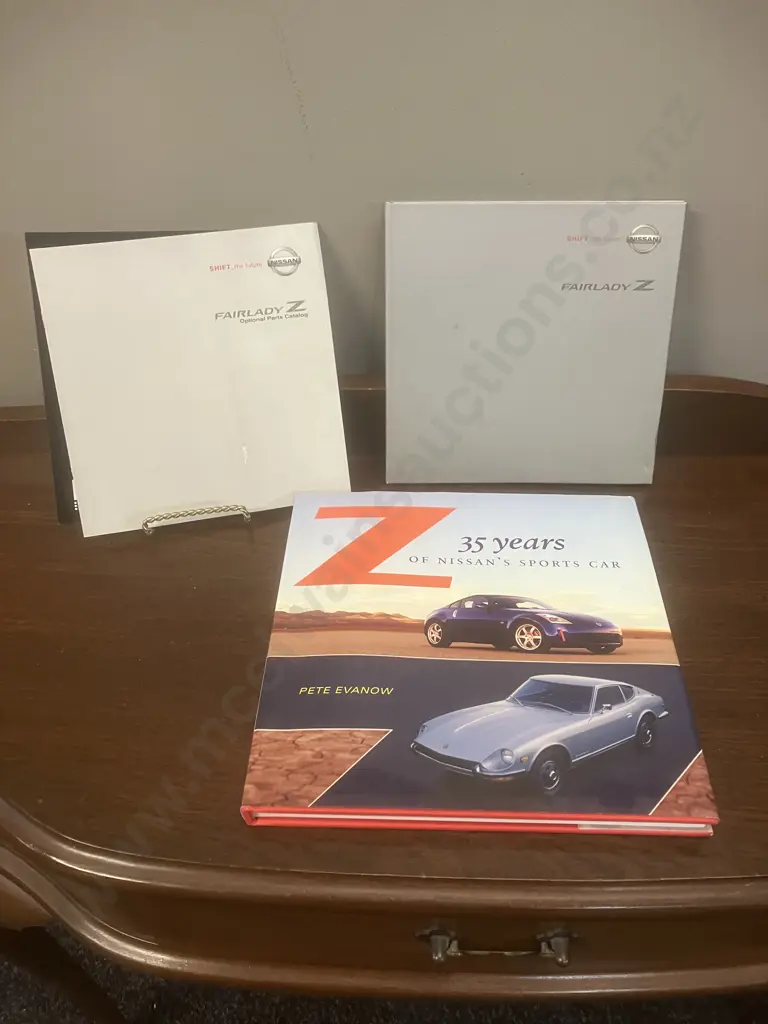 2004 Nissan Fairlady Z Book Brochure JDM Catalogue Rare Z33 350Z & Z: 35 Years of Nissan's Sports Car By Pete Evanow Image 1++