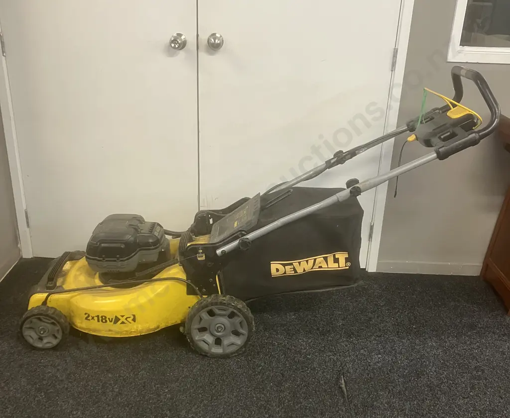 DeWALT DCMW564-XE 36V (18V x 2)  Brushless Electric Lawnmower With Catcher (No Batteries or Charger) Image 1++