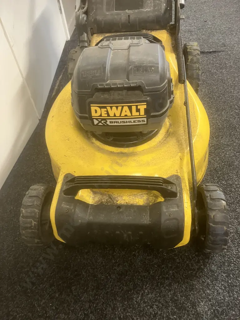 DeWALT DCMW564-XE 36V (18V x 2)  Brushless Electric Lawnmower With Catcher (No Batteries or Charger) Image 1++