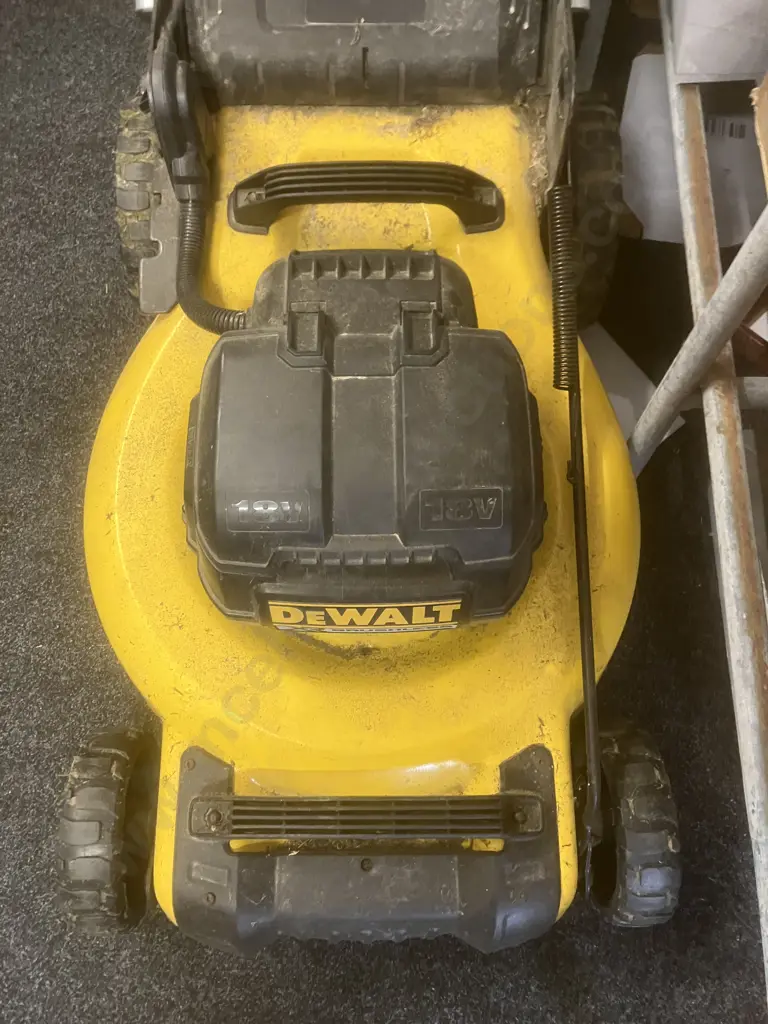 DeWALT DCMW564-XE 36V (18V x 2)  Brushless Electric Lawnmower With Catcher (No Batteries or Charger) Image 1++