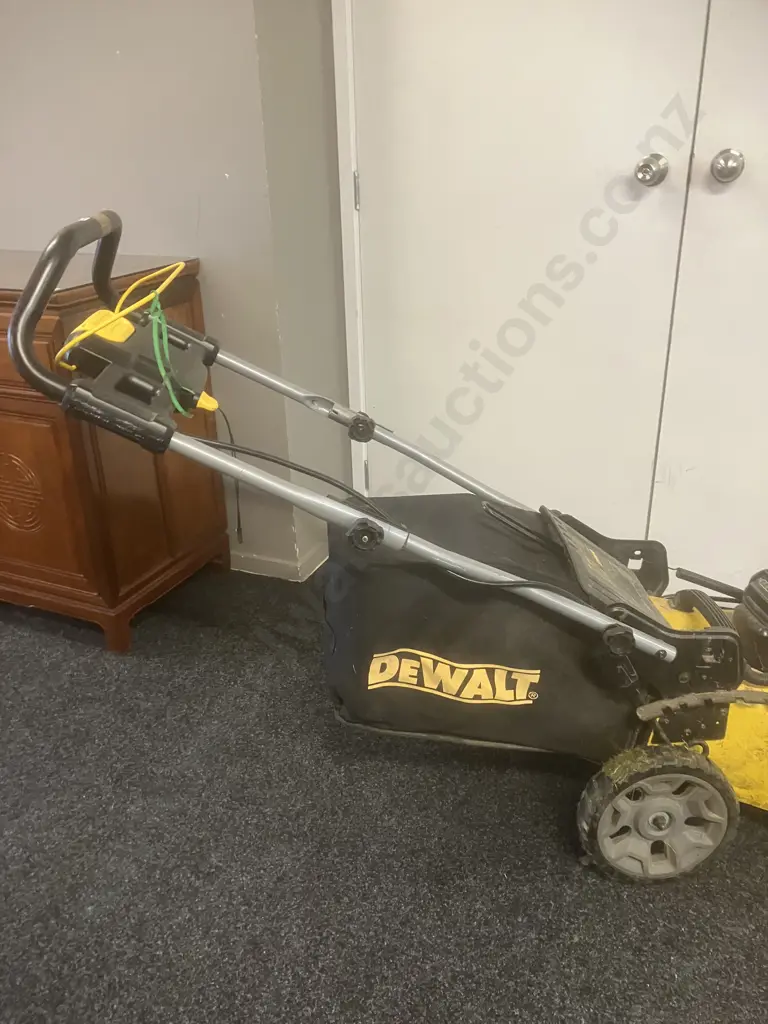 DeWALT DCMW564-XE 36V (18V x 2)  Brushless Electric Lawnmower With Catcher (No Batteries or Charger) Image 1++