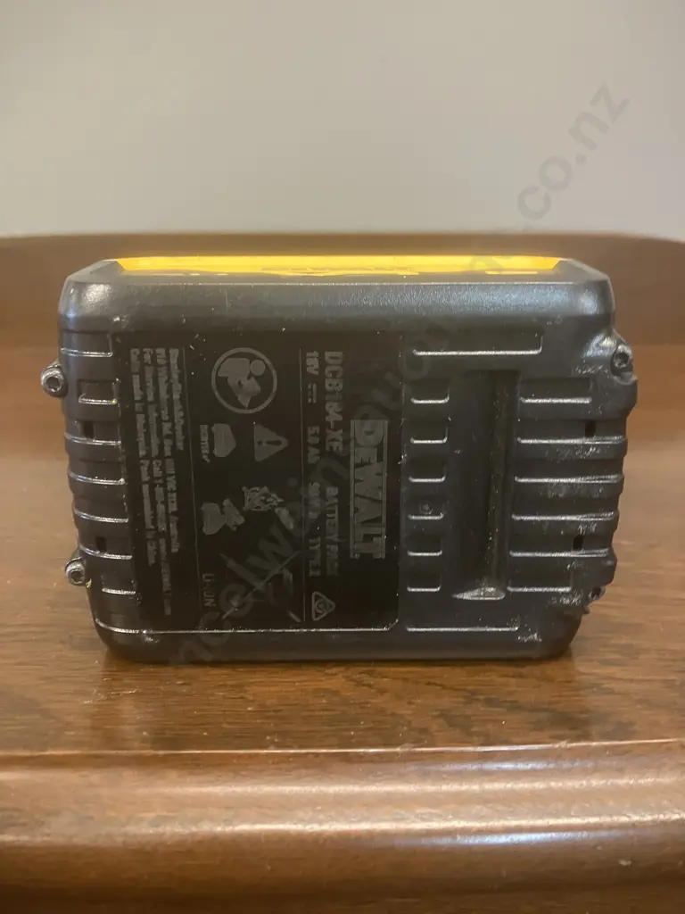 DeWALT 18V 5.0Ah XR Battery DCB184-XE Image 1++