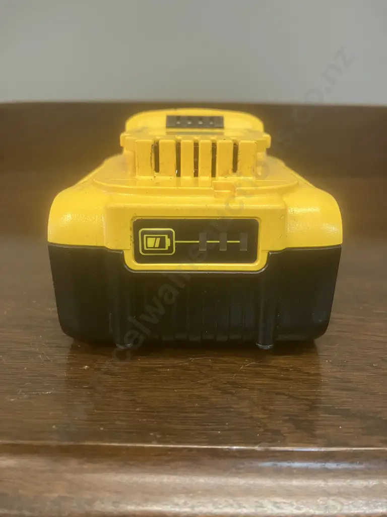 DeWALT 18V 5.0Ah XR Battery DCB184-XE Image 1++