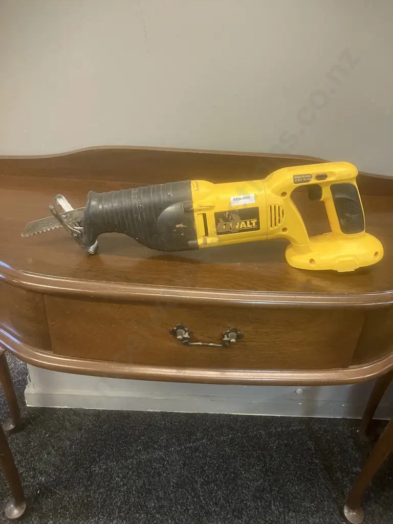 DeWALT DW938 18V Variable Speed Reciprocating Saw Skin Image 1++