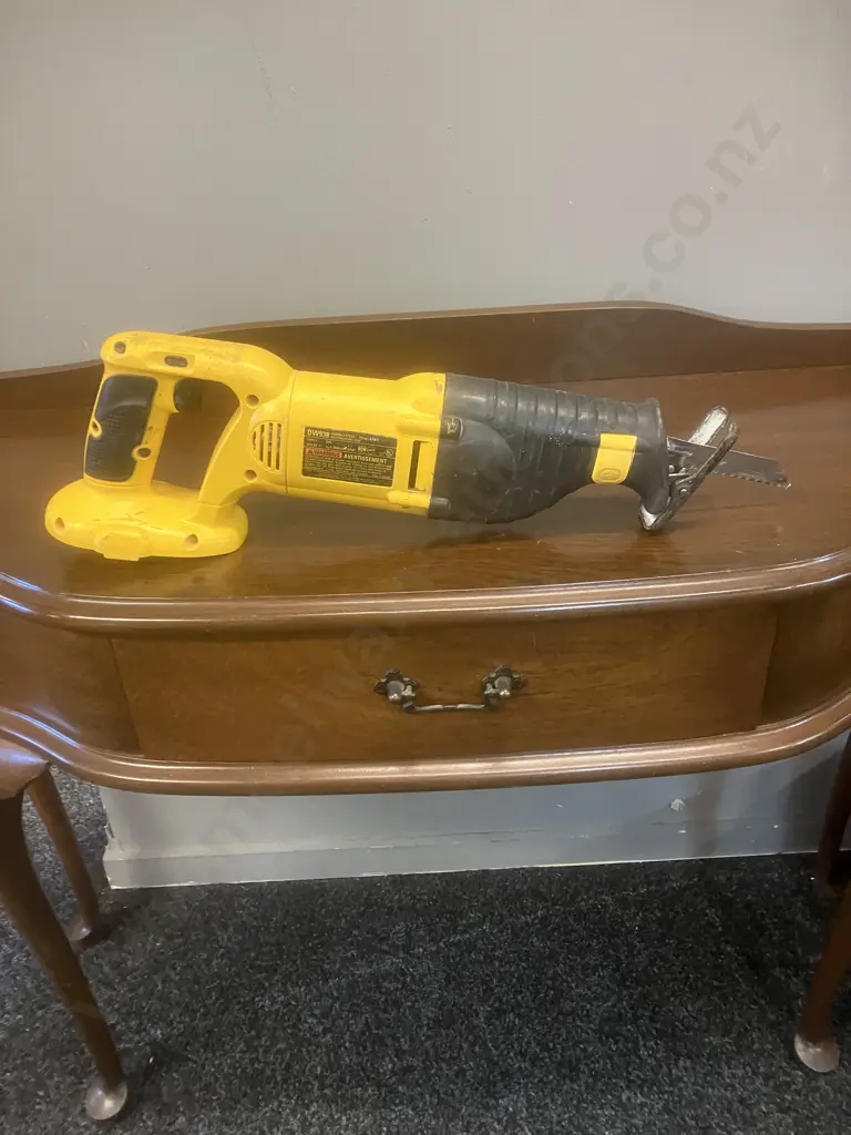 DeWALT DW938 18V Variable Speed Reciprocating Saw Skin Image 1++