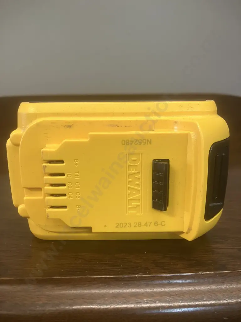 DeWALT 18V 5.0Ah XR Battery DCB184-XE Image 1++