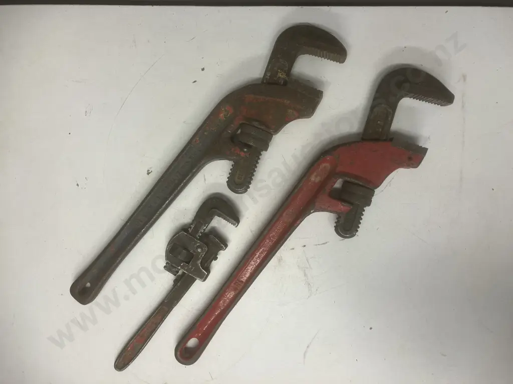 Pair of 18" Pipe Wrenches & 10" Pipe Wrench Image 1++