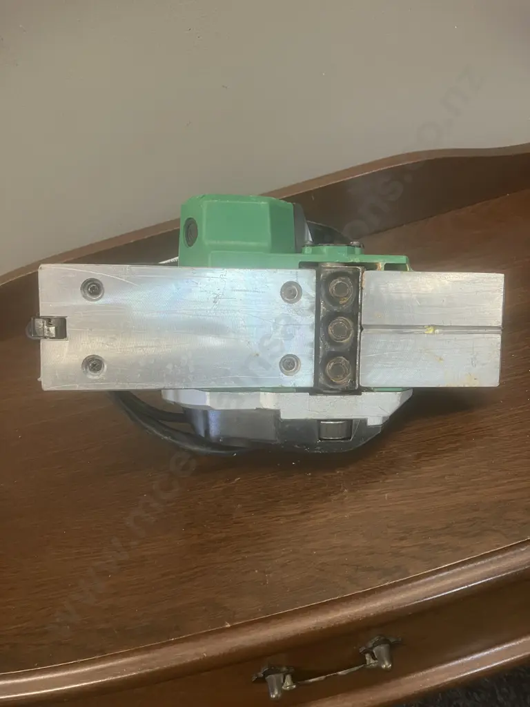 Hitachi 82MM 620W Electric Planer Model P20SF Image 1++