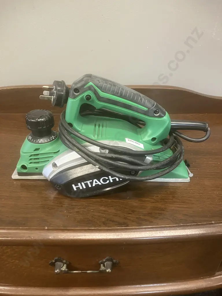 Hitachi 82MM 620W Electric Planer Model P20SF Image 1++