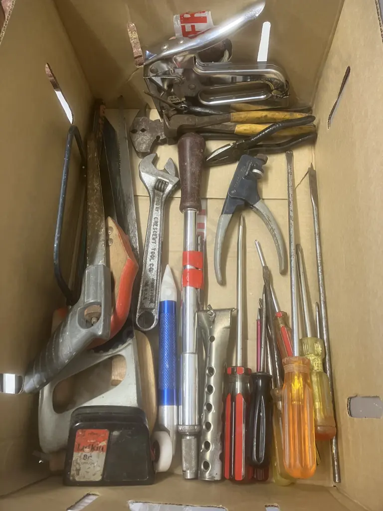 Taurus Leather Builders Apron, 3 x Quik-Grip Bar Clamps, Saws, Hand Tools, Arrow Stapler Etc Image 1++