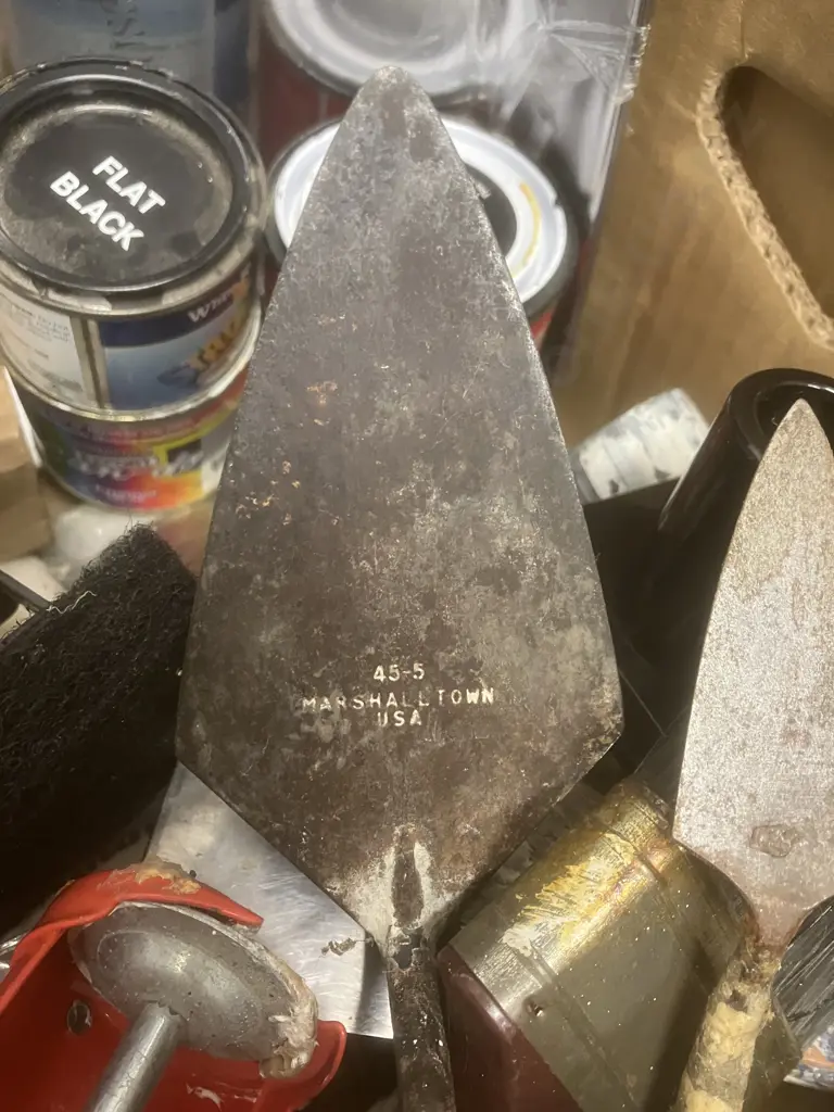 Box Lot -  Trowels, Brushes Etc Image 1++