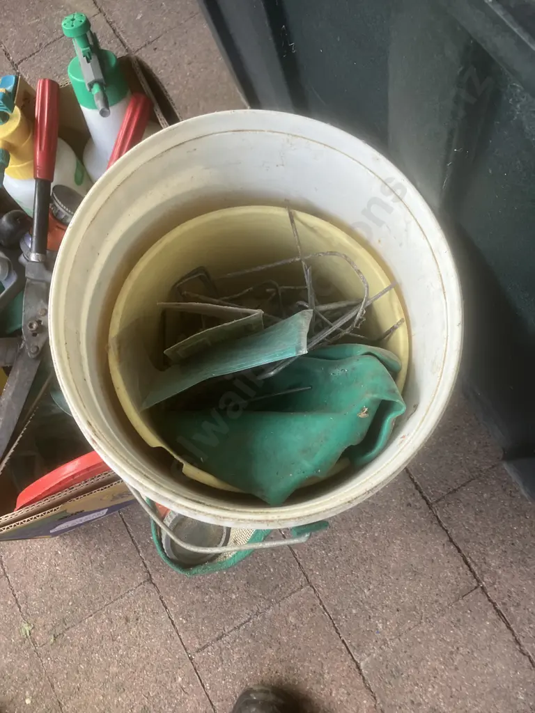 Box Lot - Sprayers, Garden Tools, Gloves Etc Image 1++