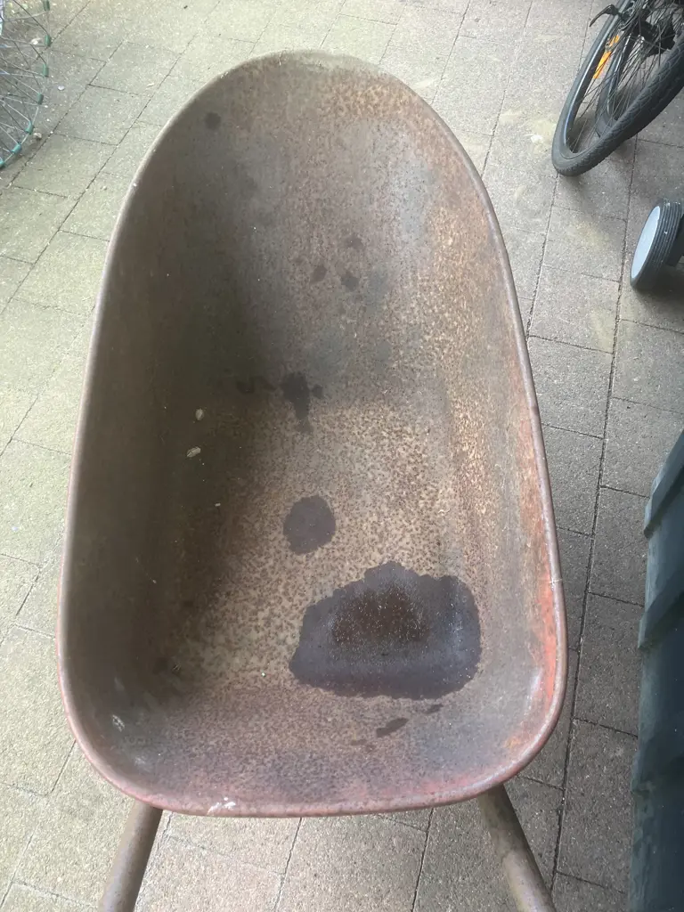 Steel Wheelbarrow With Rubber Tyre Image 1++