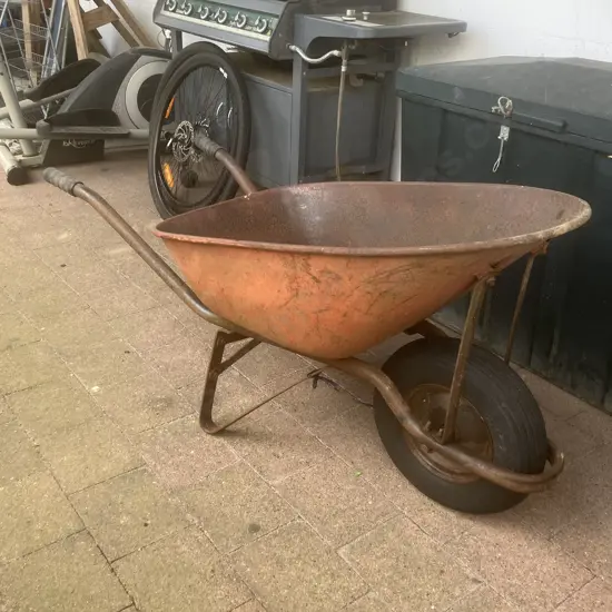 Steel Wheelbarrow With Rubber Tyre