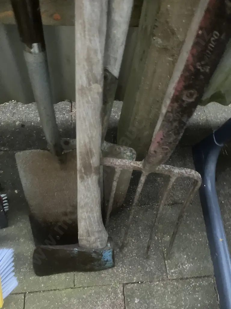 Garden Fork, Spade, Shovel & Axe Image 1++