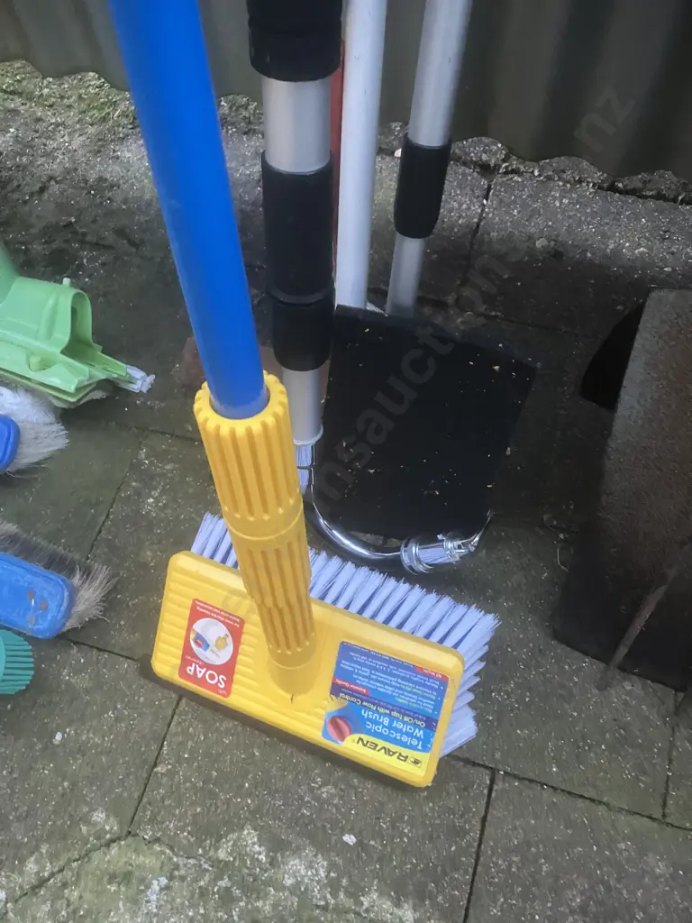 Telescopic Water Brush, Gutter Boss Gutter Cleaner Etc Image 1++